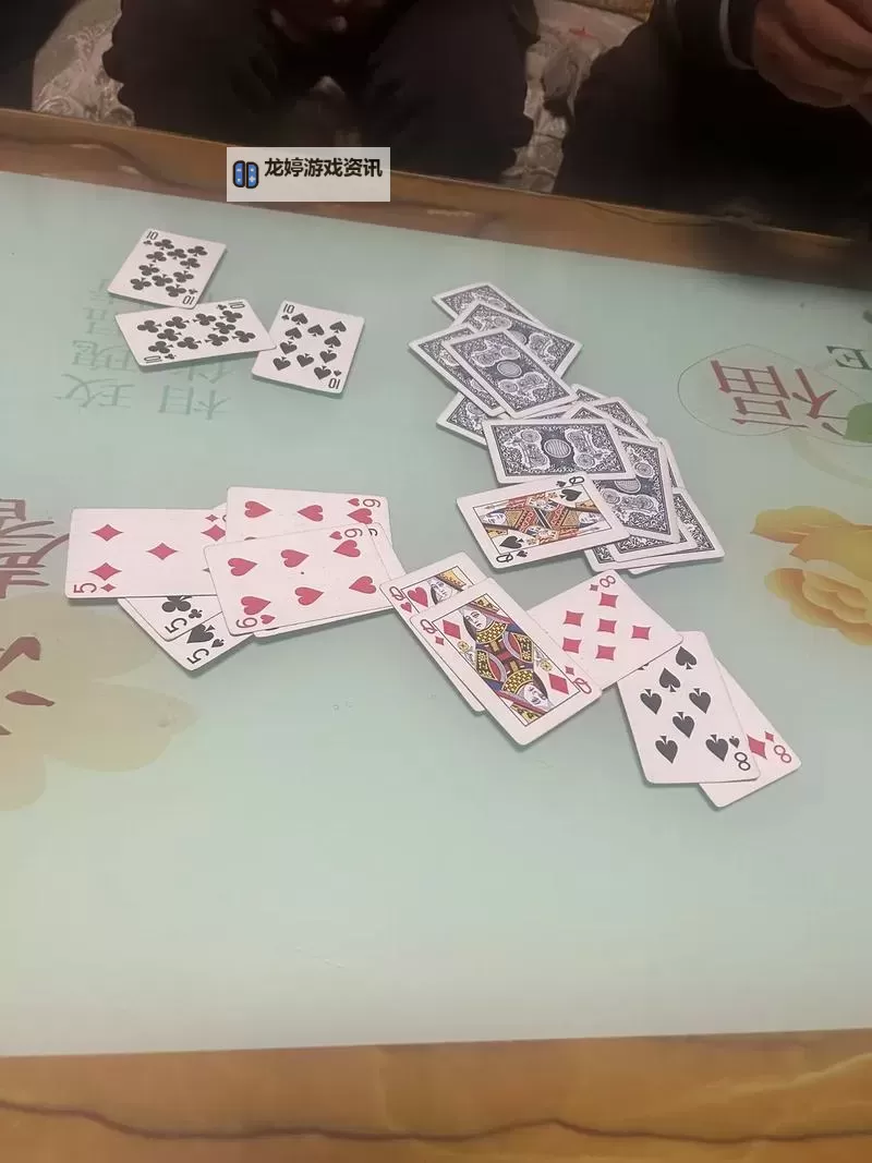 精彩瞬间:打扑克剧烈剧烈运动免费高清视频展现激烈对决图1