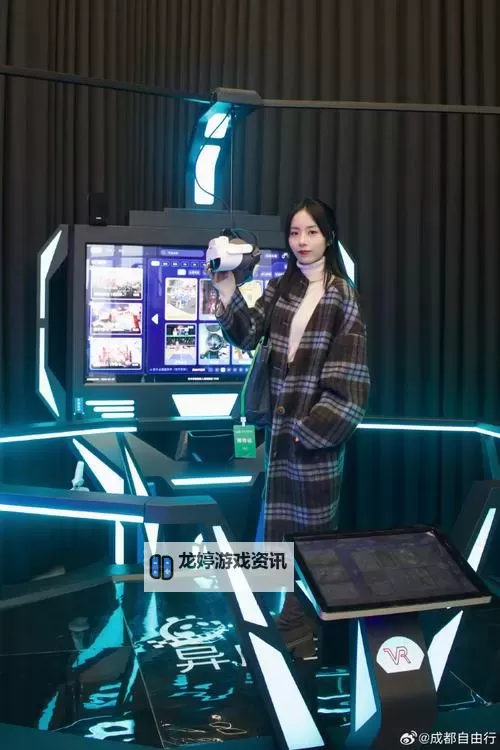探索互联新体验:畅享精彩真人表演聊天室图1