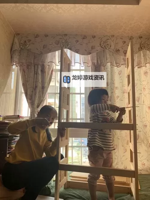 如何利用“坐在哥哥的棍子上写作业”营造温馨趣味的家庭时光图1