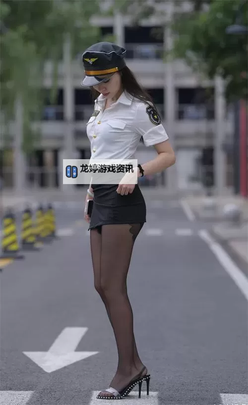 天堂制服丝袜中文字幕:梦境般的视觉享受与艺术表达图1
