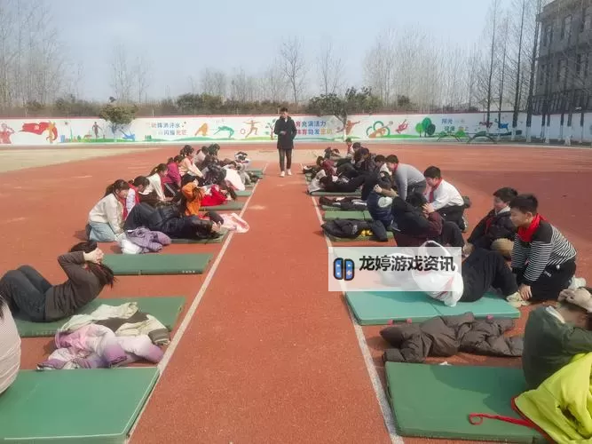 涨精装满肚子上学体育课视频揭秘:如何保持体力充沛图1