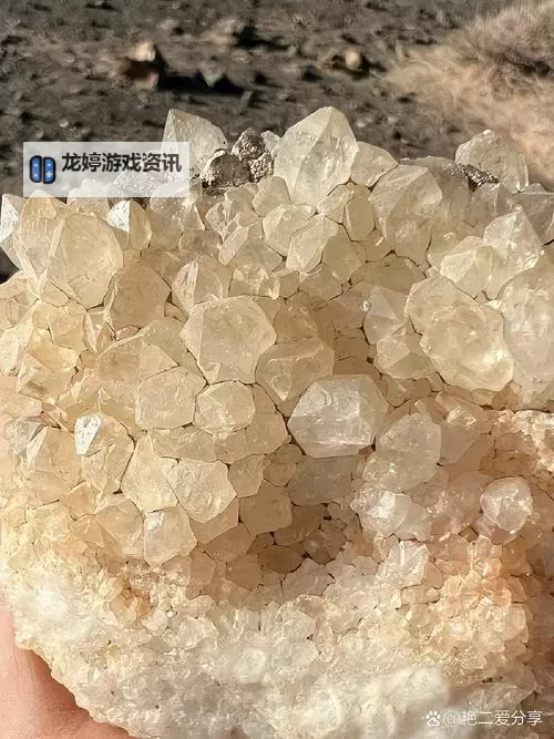 震撼展示:60万一克天然水晶图片,珍稀之美令人叹为观止图1