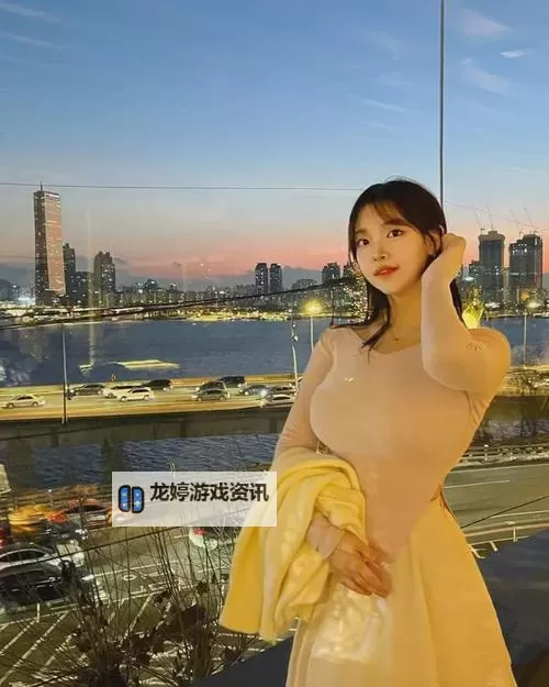 家庭亚洲色美女性美女色美女性：多彩生活中的温馨与魅力图1