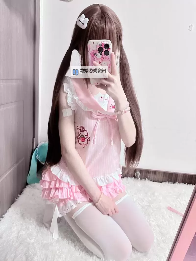 国产白丝娇喘双马尾:甜美萌系少女的魅力展现图1