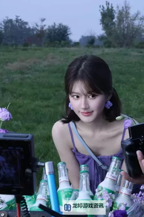 赵露思AI人脸替换打扑克视频爆火，网友惊叹科技魅力图1