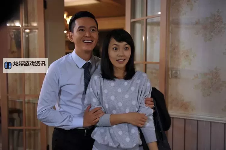 左手爱情,右手爱:双手交织的心动时光图1