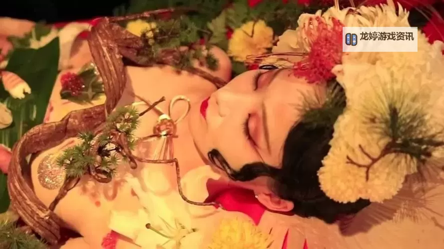 裸体政妇在线:揭开权力与欲望的双重面纱图1