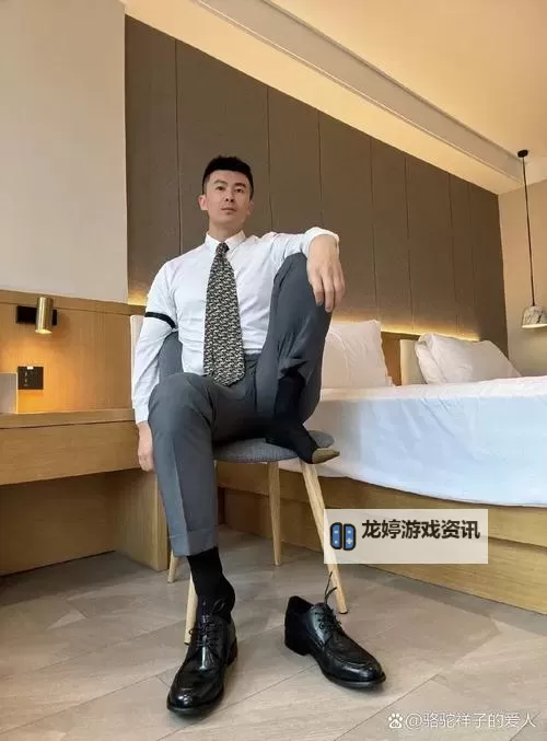 有道快贴助力商务魅力展现:西装男的贴心选择图1