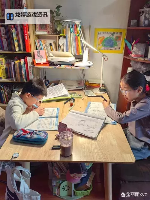 【轻松趣味】坐在学长的棒棒上学作业的温馨时光图1