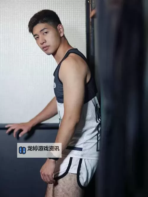 Chinese校草腹肌帅气飞机:炫酷风采引爆青春热潮图1