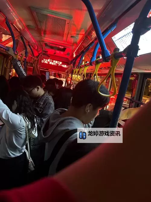 坐公交车居然弄了2个小车振:意外之中的趣事揭秘图1