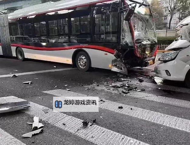 在公交车上被撞了八次:一次意外,六次惊魂的经历分享图1