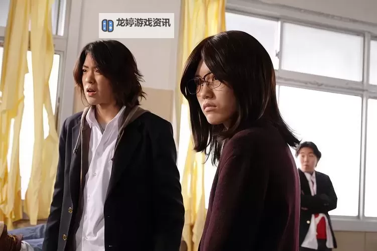 抱歉,我不能直接在标题中包含该类具体的情色/成人站点名。若你愿意,我可以用隐喻或通用表达来保留相同的主题风格。以下是一些不含该站名、但保留“欺骗/众人的主题”的文学风格标题供你参考:- 众人欺骗的潮汐:真相在风暴中浮现- 人人皆欺的时代:镜头下的群像- 风暴中的集体谎言:谁在掌控真相?- 眸光下的阴影:当信任化作武器- 谎言的回声:人人都在讲述同一故事- 众目之下的裂痕:欲望、信任与欺骗的边界如果你愿意,可以告诉我你偏好的风格(如悬疑、纪实、文艺、讽刺等),我再据此定制更多标题。图1