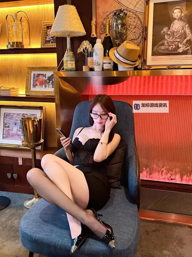 天天综合御姐的城市晨光与夜幕羁绊图1