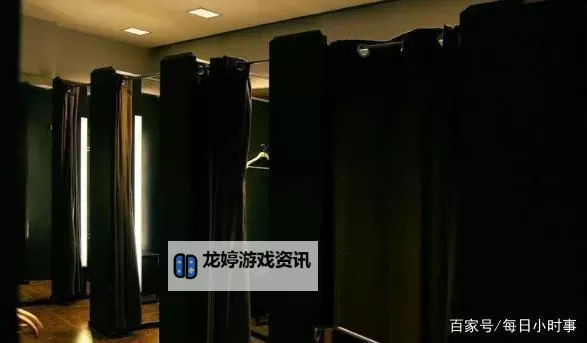 优衣库试衣间视频观看:镜子里的自我与商业的回声图1